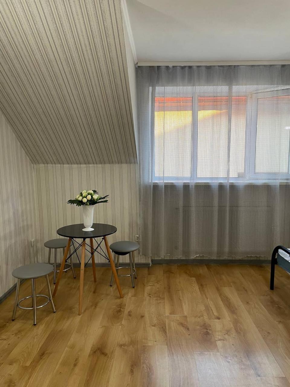 Vip Hostel Mukacheve Exterior photo